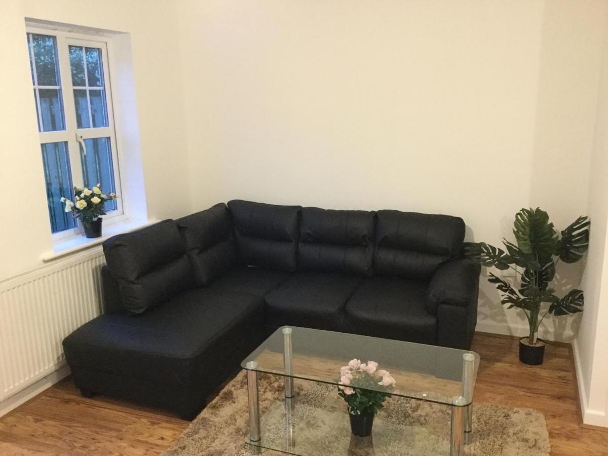 Quiet Residential Area Within Easy Reach Of Town Apartamento *