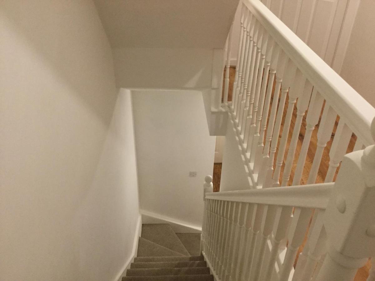 Apartamento Quiet Residential Area Within Easy Reach Of Town *